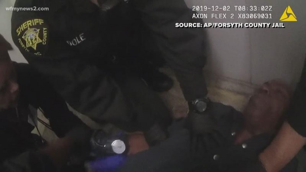 „Nu pot să respir”: Un afro-american a murit într-un penitenciar SUA după ce a fost imobilizat de ofițerii închisorii